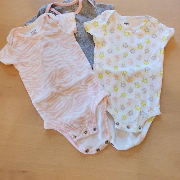 Set of 3 Carter's Bodysuits - Picture 5 of 6